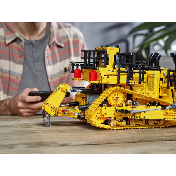 Фото - Конструктор LEGO Technic Бульдозер Cat D11 на пульте управления (42131)