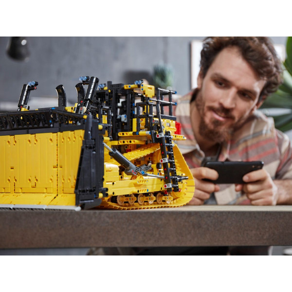Фото - Конструктор LEGO Technic Бульдозер Cat D11 на пульте управления (42131)