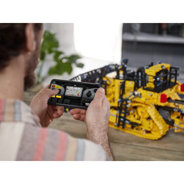 Фото - Конструктор LEGO Technic Бульдозер Cat D11 на пульте управления (42131)