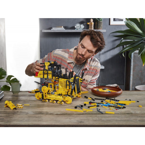 Фото - Конструктор LEGO Technic Бульдозер Cat D11 на пульте управления (42131)