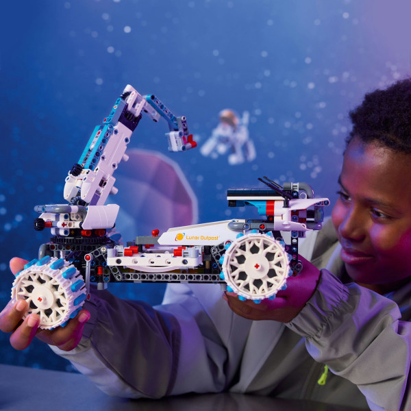 Фото - Конструктор LEGO  Technic Лунный ровер Lunar Outpost™. Космический корабль (42211)
