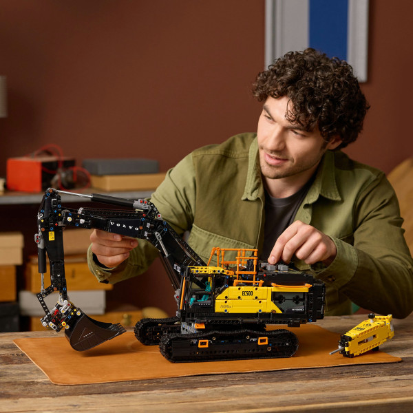 Фото - Конструктор LEGO  Technic Экскаватор Volvo EC500 Hybrid (42215)