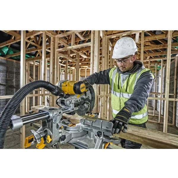 Фото - Пила торцевая DeWALT DWS727
