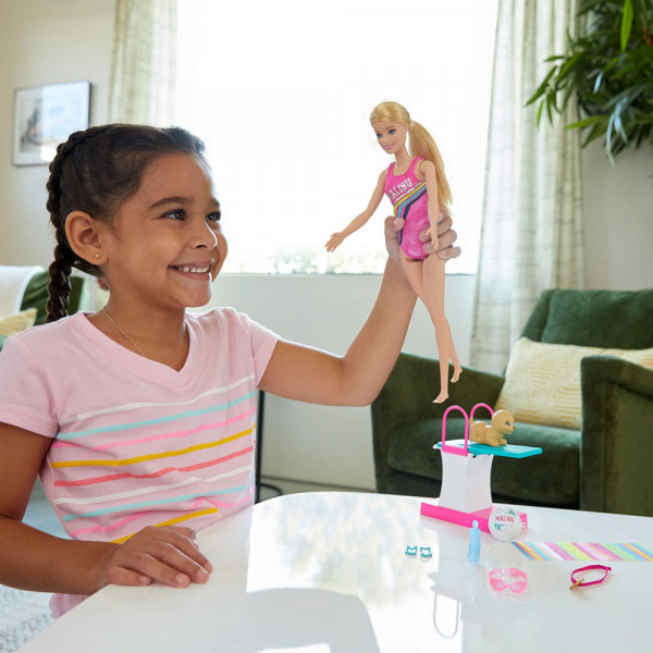 Фото - Игровой набор Barbie Тренировка в бассейне (GHK23)