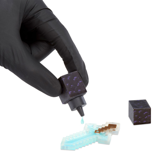 Фото - Коллекционная фигурка MGA's Miniverse Mini Minecraft - СОЗДАЙ ПИКСЕЛЬНОЕ ПРИКЛЮЧЕНИЕ в ассортименте (557272)