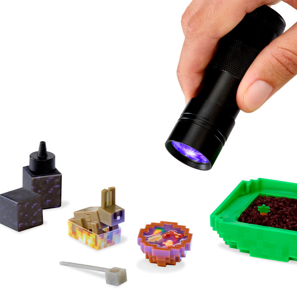 Фото - Коллекционная фигурка MGA's Miniverse Mini Minecraft - СОЗДАЙ ПИКСЕЛЬНОЕ ПРИКЛЮЧЕНИЕ в ассортименте (557272)