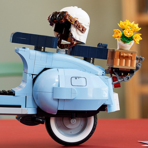Фото - Уценка - Конструктор LEGO Icons Vespa 125 (10298)