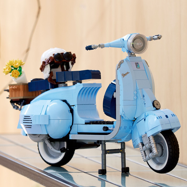 Фото - Уценка - Конструктор LEGO Icons Vespa 125 (10298)