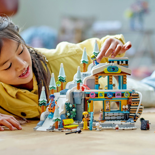 Фото - Конструктор LEGO Friends Праздничная горнолыжная трасса и кафе (41756)