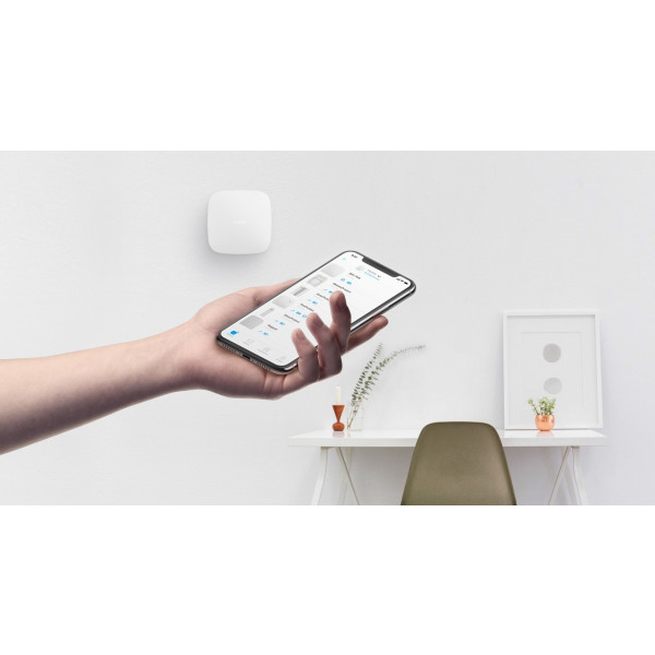 Фото - Беспроводная станция управления приборами Ajax Hub Plus (GSM+Ethernet+Wi-Fi+3G) White (000010642)