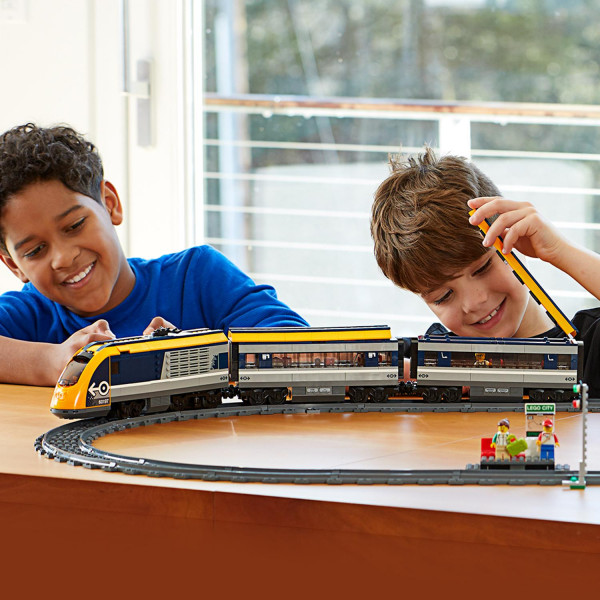 Фото - Конструктор LEGO City Пассажирский поезд (60197)