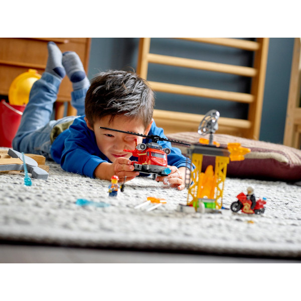 Фото - Конструктор LEGO City Пожарный спасательный вертолет (60281)
