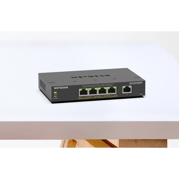 Фото - Коммутатор локальной сети (Switch) Netgear GS305EPP 4xGE PoE+ (120W), 1xGE