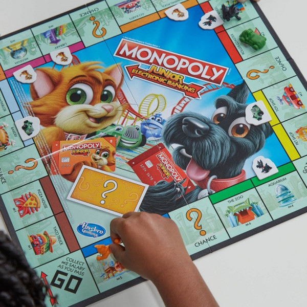 Фото - Настольная игра Hasbro Моя первая Монополия с банковскими картами (E1842)