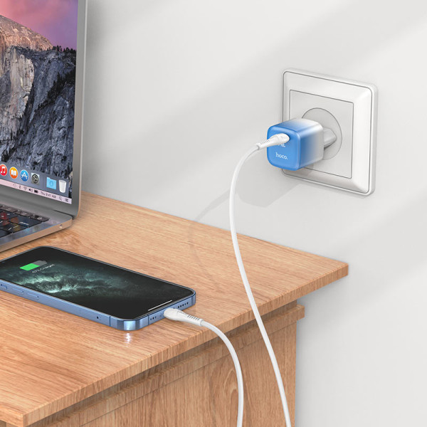 Фото - Сетевое зарядное устройство HOCO C101A single port PD20W charger set(C to iP) Ice Blue (6931474769381)