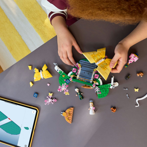 Фото - Конструктор LEGO Wicked Свадьба Глинды (75688)