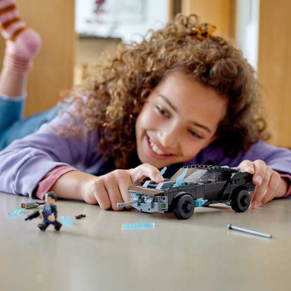 Фото - Конструктор LEGO Super Heroes DC Batman™ Бэтмобиль: погоня за Пингвином (76181)