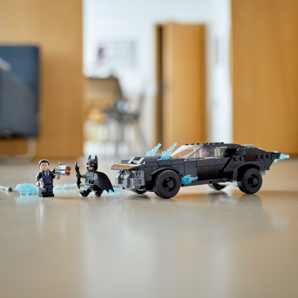 Фото - Конструктор LEGO Super Heroes DC Batman™ Бэтмобиль: погоня за Пингвином (76181)