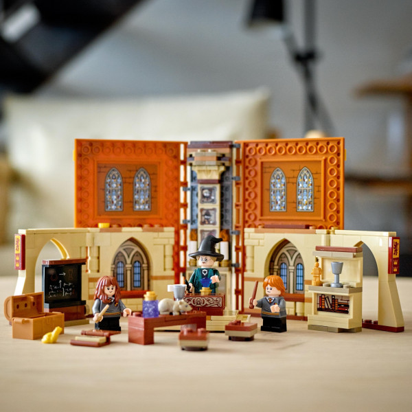 Фото - Конструктор LEGO Harry Potter В Хогвартсе урок трансфигурации (76382)