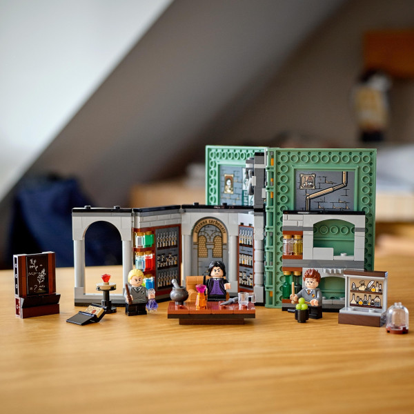 Фото - Конструктор LEGO Harry Potter В Хогвартсе урок зельеварения (76383)
