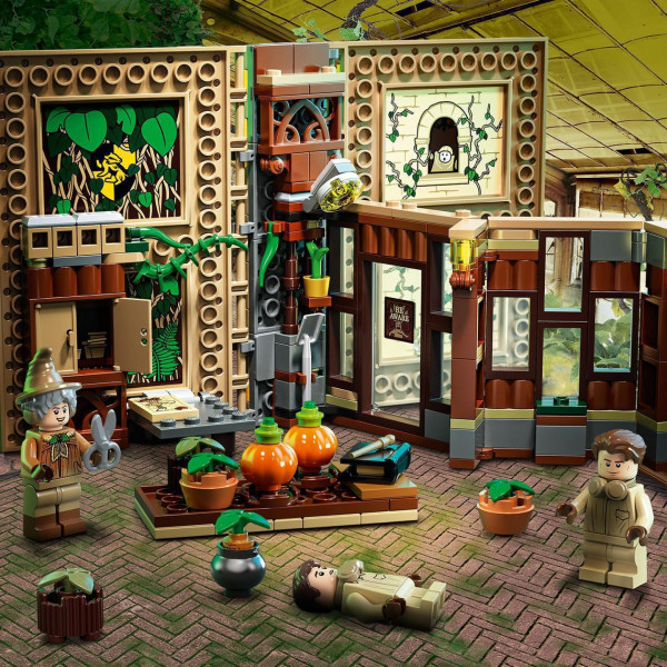 Фото - Конструктор LEGO Harry Potter в Хогвартсе: урок травологии (76384)