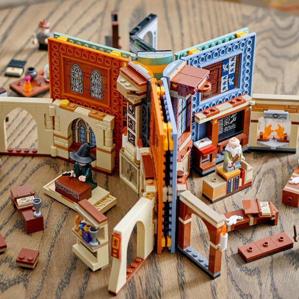 Фото - Конструктор LEGO Harry Potter В Хогвартсе урок заклинаний (76385)
