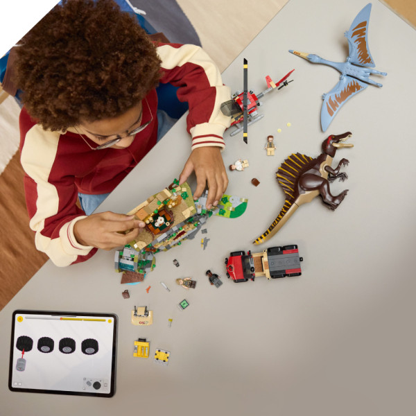 Фото - Конструктор LEGO  Jurassic World Воздушная миссия со спинозавром и кетцалькоатлем (76976)