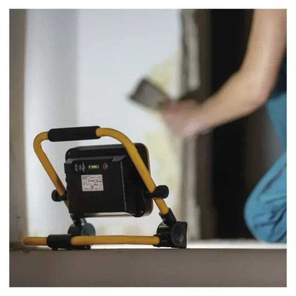 Фото - Светодиодный прожектор EMOS ZS2822 20W 2000Lm 6500K Li-Ion 6600 mAг IP54