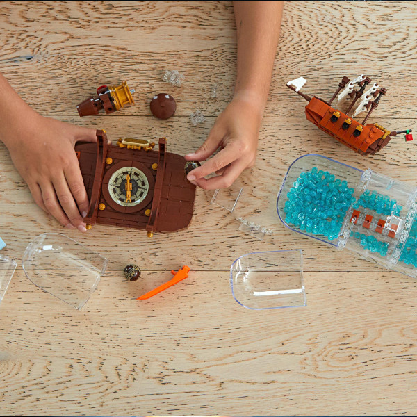 Фото - Конструктор LEGO Ideas Корабль в бутылке (92177)