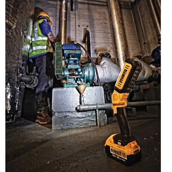 Фото - Фонарь аккумуляторный DeWALT 18В XR Li-Ion (DCL050)