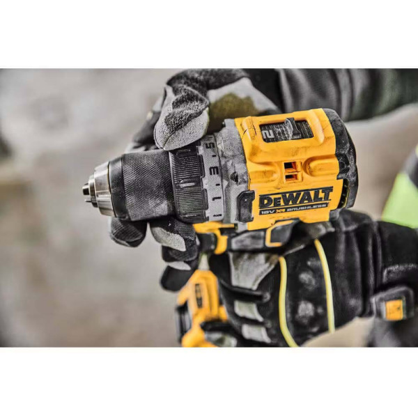 Фото - Дрель-шуруповерт DeWALT DCD800NT