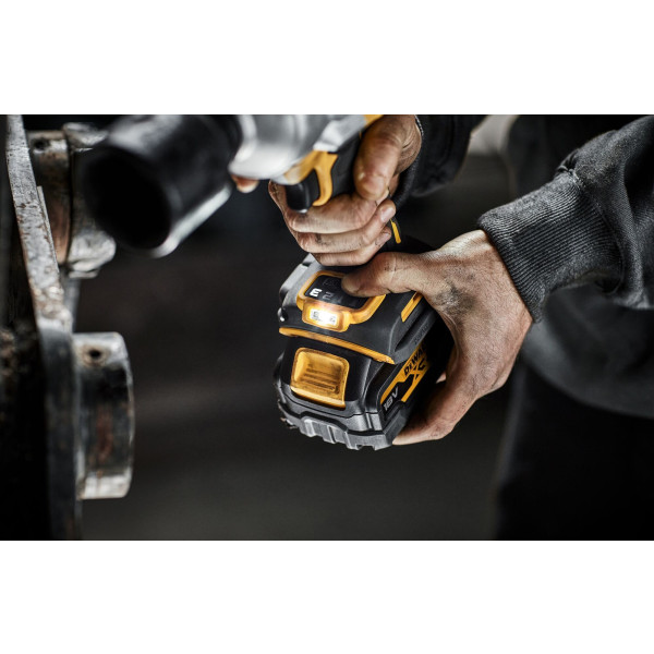 Фото - Гайковерт аккумуляторный DeWALT DCF964NT