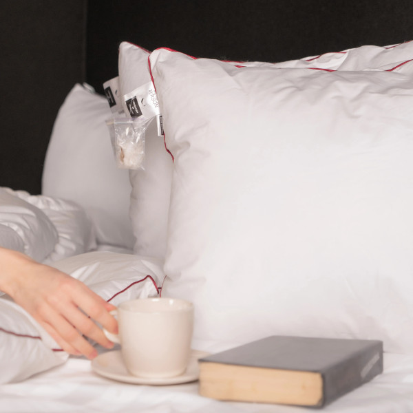 Фото - Подушка стандартная MirSon Hand Made De Luxe 901 70x70 (2200000555786)