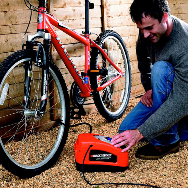 Фото - Автокомпрессор Black&Decker ASI300