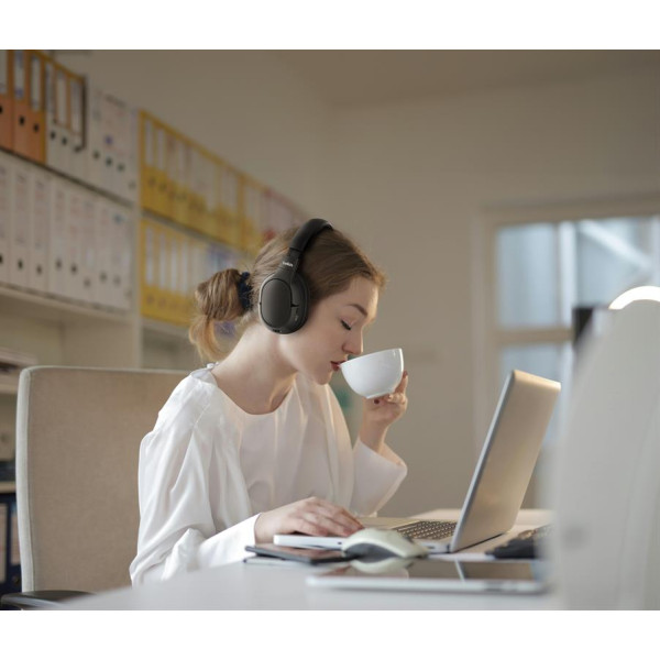 Фото - Наушники полноразмерные беспроводные Belkin Over-Ear Black (AUD009HQBK)