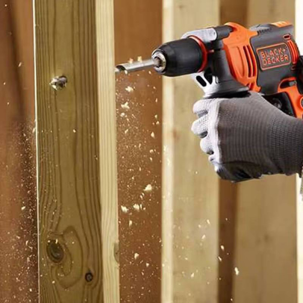 Фото - Ударная дрель Black&Decker BEH710
