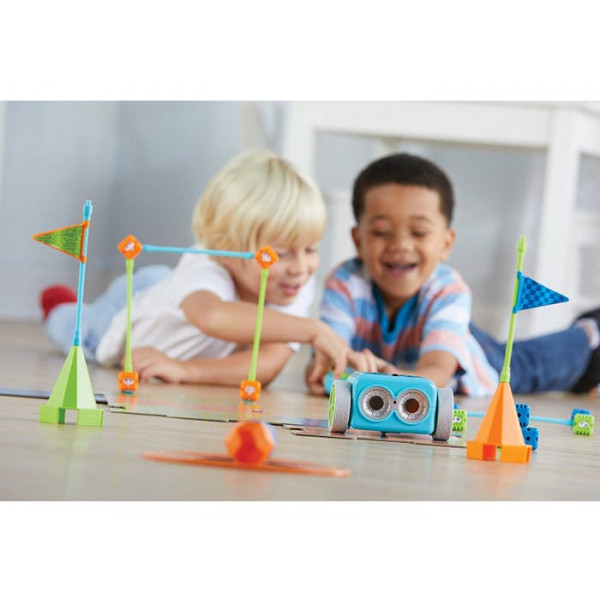 Фото - Интерактивный робот Learning Resources Игровой STEРобот Botley (программируемая игрушка-робот, пульт, аксесс.) (LER2935)