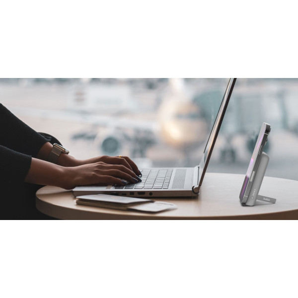 Фото - Батарея мобильная Belkin 5000mAh 7.5Вт MagSafe White (BPD004BTWT)