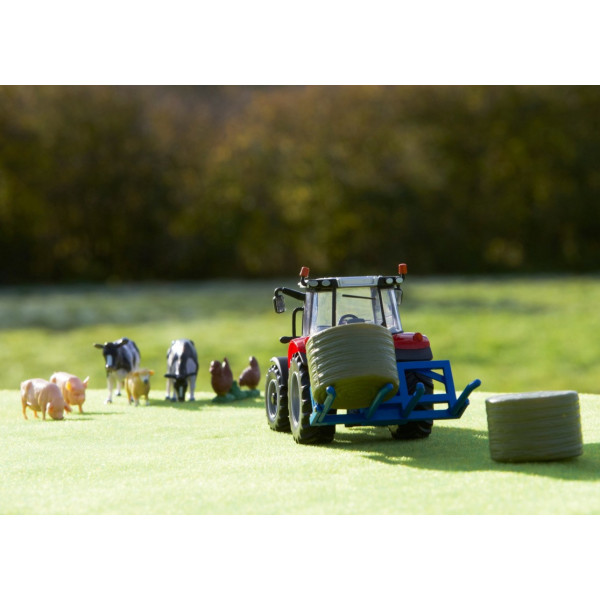 Фото - Наземная спецтехника Britains Модель трактора Massey Ferguson 5612 с вилами и фигурками 1:32 (43205)