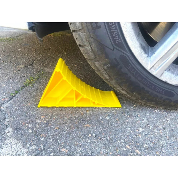 Фото - Упор для колес Poputchik 220х80х115 (16-040)