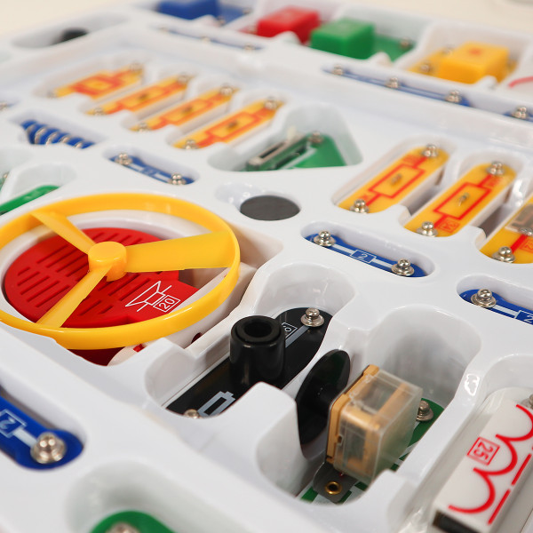 Фото - Электронный конструктор DOKA 320 СХЕМ (D70707)