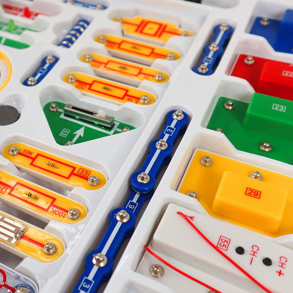 Фото - Электронный конструктор DOKA 320 СХЕМ (D70707)