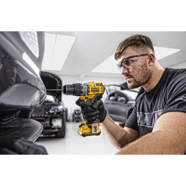 Фото - Дрель-шуруповерт DeWALT DCD706D2