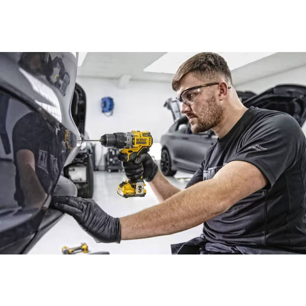 Фото - Дрель-шуруповерт DeWALT DCD706D2