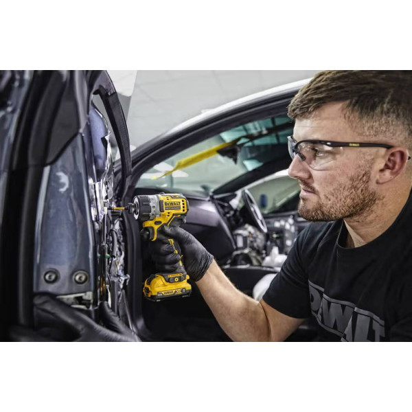 Фото - Шуруповерт DeWALT DCF601D2