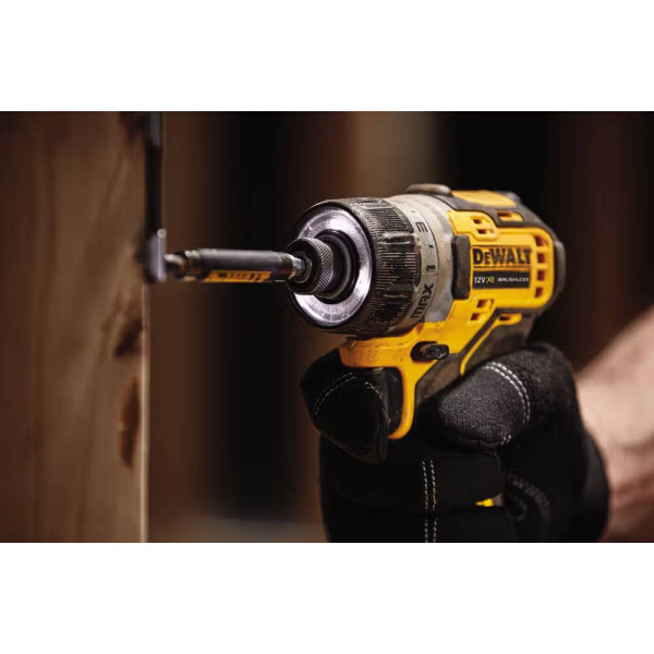 Фото - Шуруповерт DeWALT DCF601D2