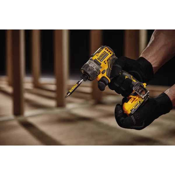 Фото - Шуруповерт DeWALT DCF601D2