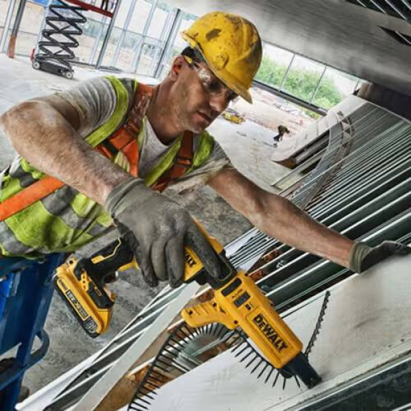 Фото - Дрель-шуруповерт DeWALT 18V XR Li-Ion (DCF620P2K)