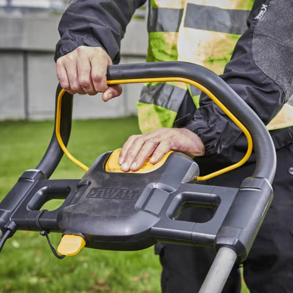 Фото - Газонокосилка аккумуляторная DeWALT DCMW564P2