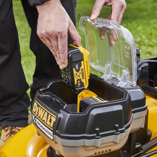 Фото - Газонокосилка аккумуляторная DeWALT DCMW564P2